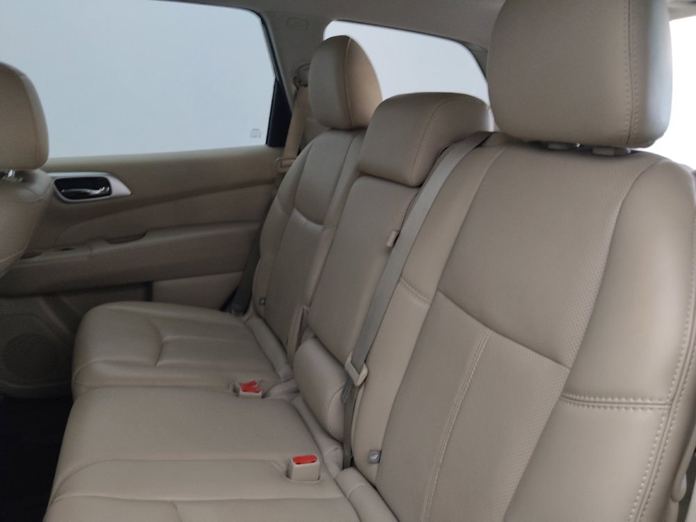 Used 2017 Nissan Pathfinder Platinum FWD image 18