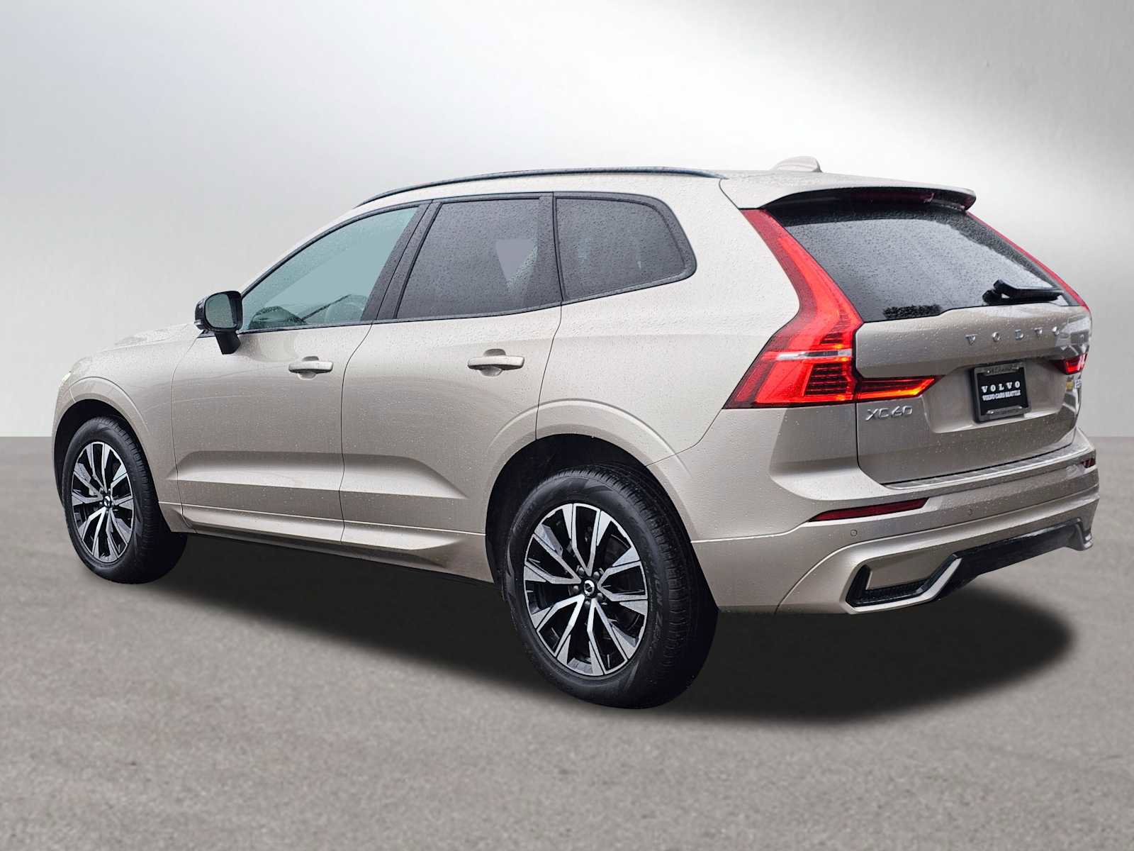 Certified 2025 Volvo XC60 B5 Core w/ Protection Package Premier image 5