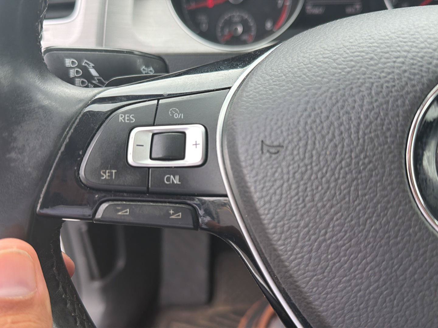 Used 2015 Volkswagen Golf S FWD image 10