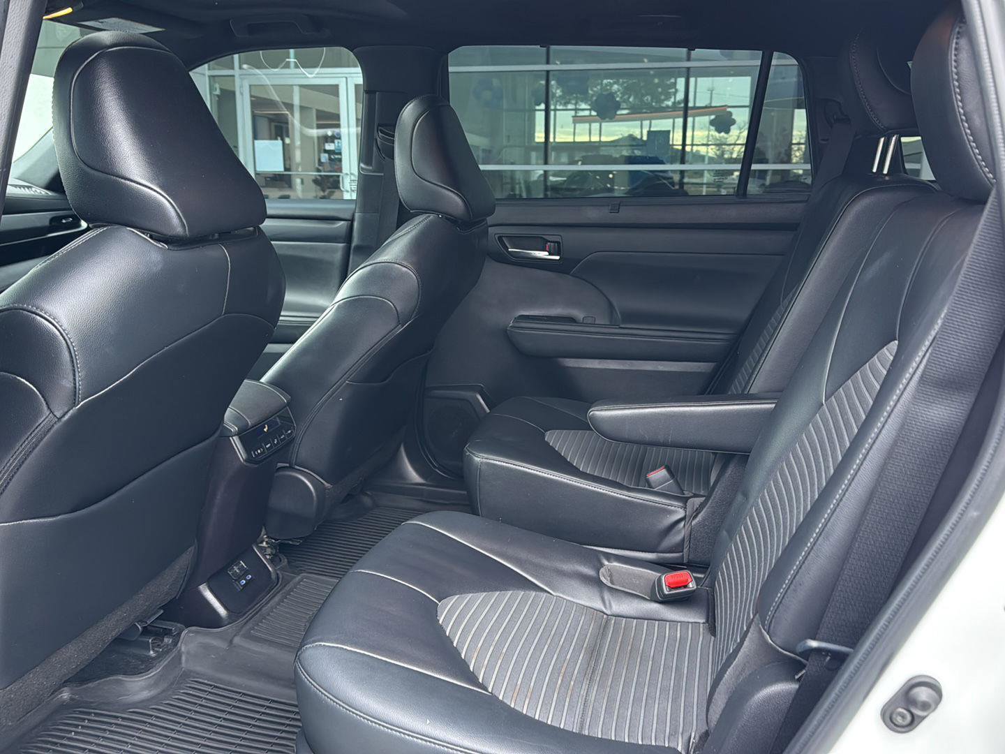 Used 2022 Toyota Highlander XSE image 9