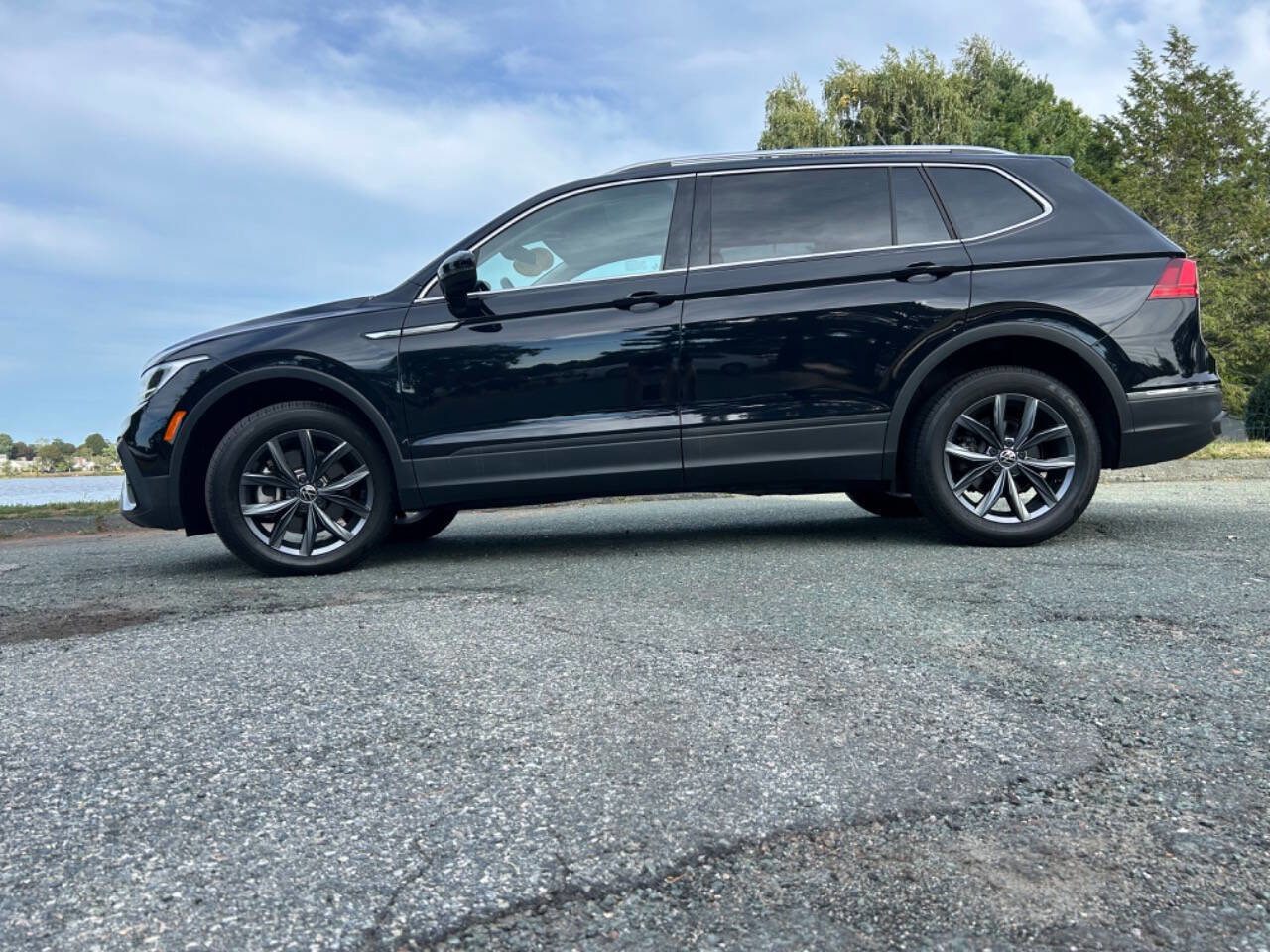 Used 2022 Volkswagen Tiguan SE image 17