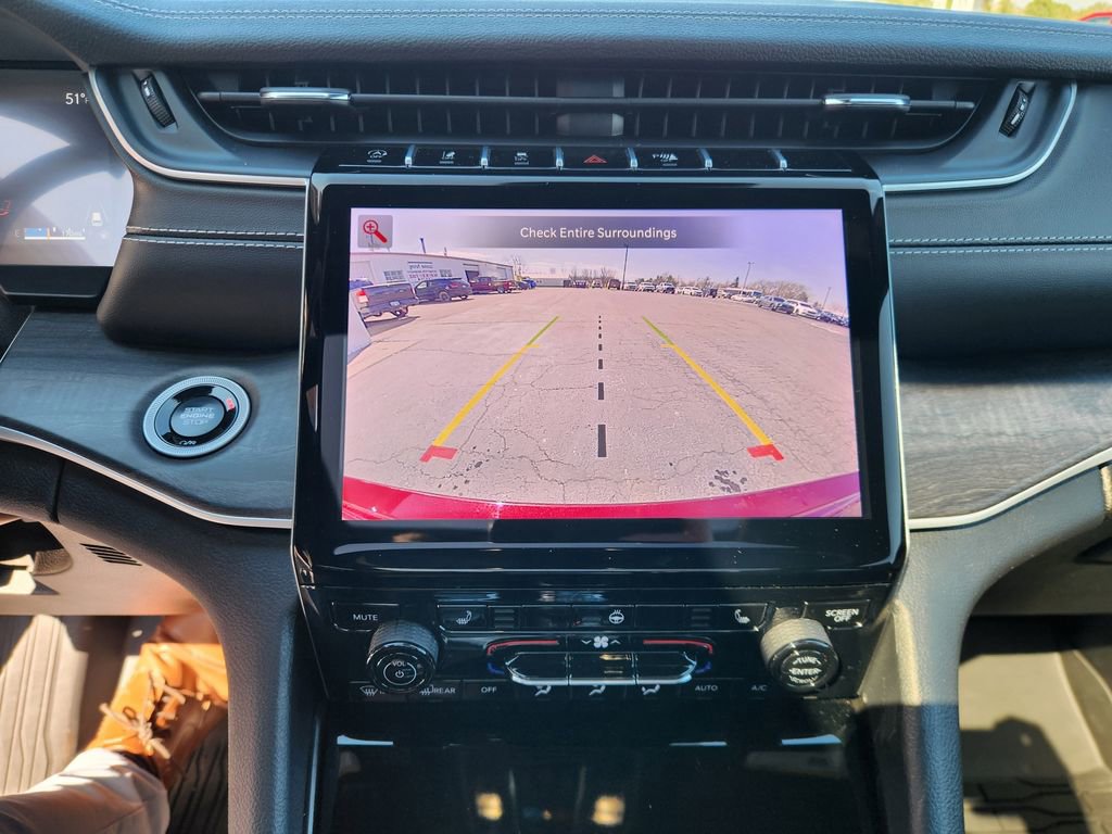 Used 2024 Jeep Grand Cherokee Limited image 27