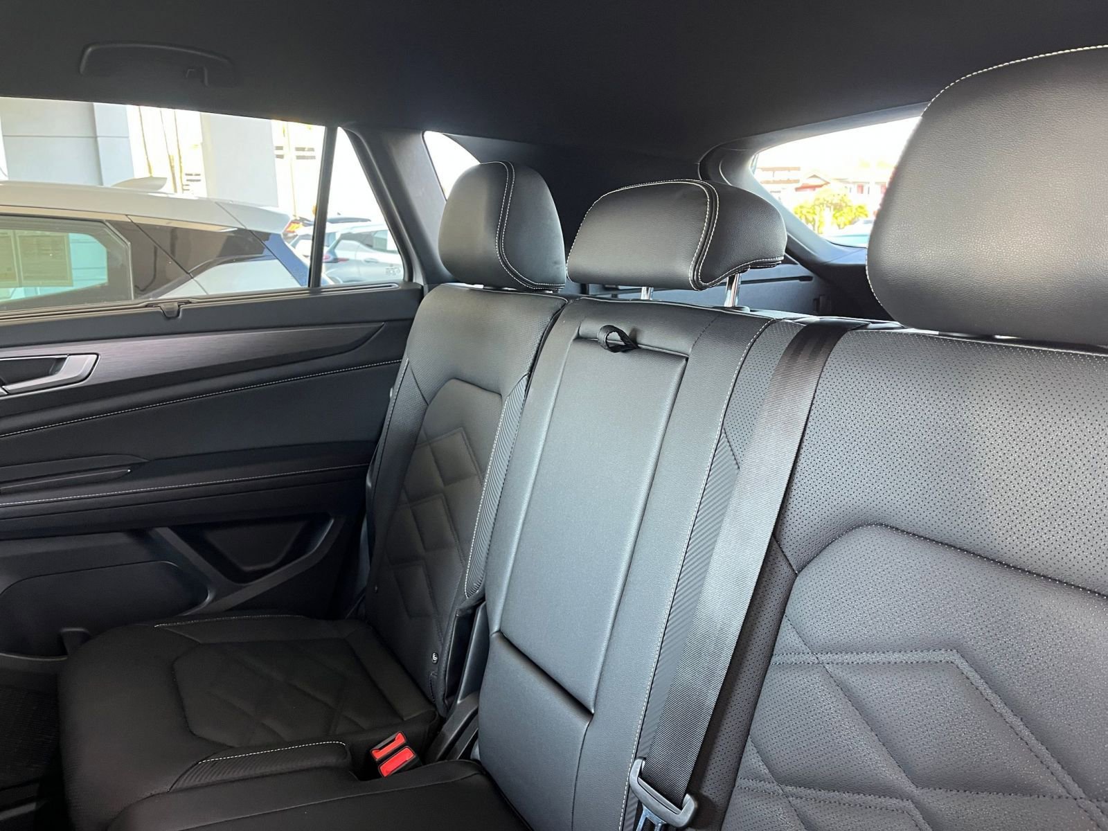 Used 2025 Volkswagen Atlas Cross Sport SE image 39