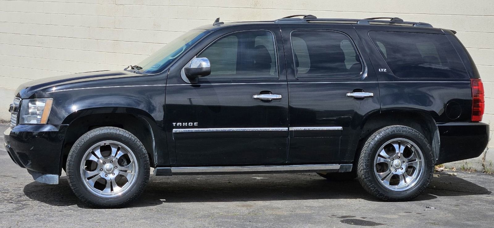 Used 2009 Chevrolet Tahoe LTZ AWD/4WD image 2