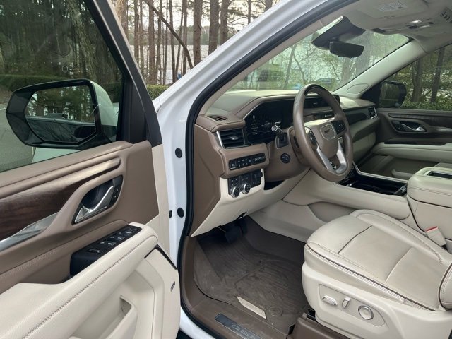 Used 2024 GMC Yukon Denali w/ Advanced Technology Package image 4