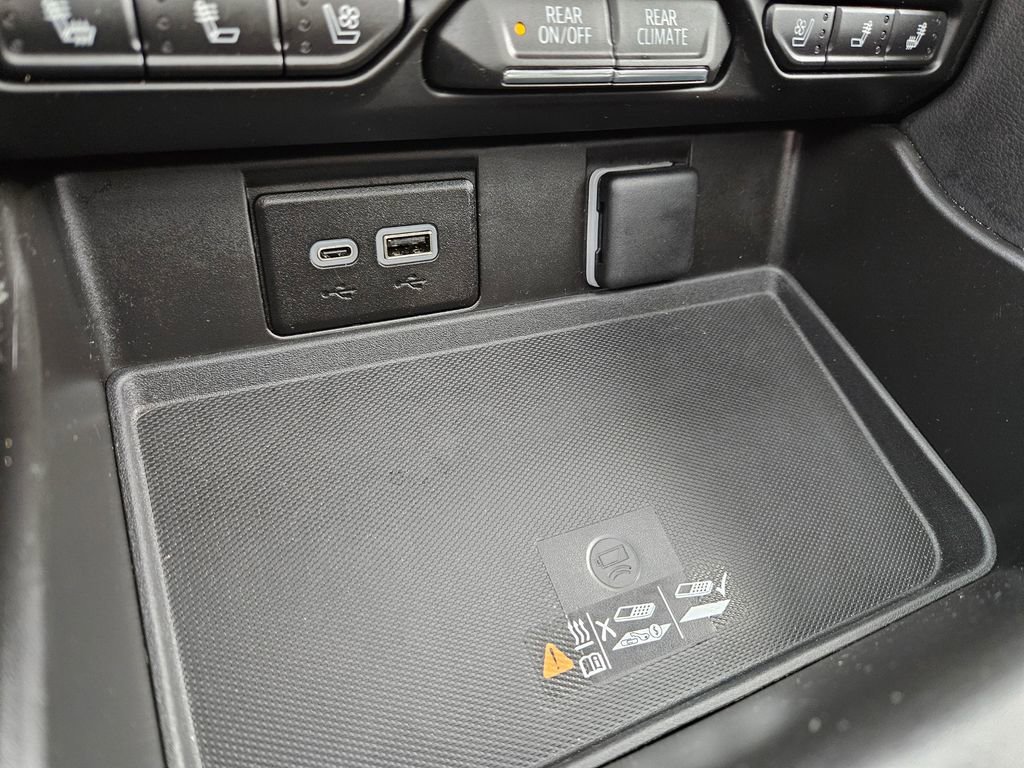 Used 2023 GMC Yukon SLT w/ SLT Premium Package image 28