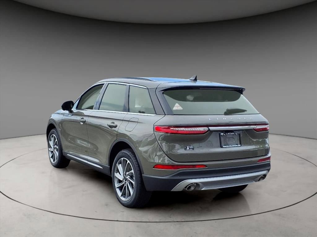 New 2025 Lincoln Corsair AWD w/ Equipment Group 101A image 3