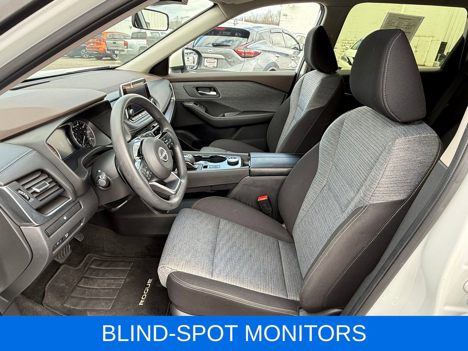 Used 2023 Nissan Rogue SV image 18