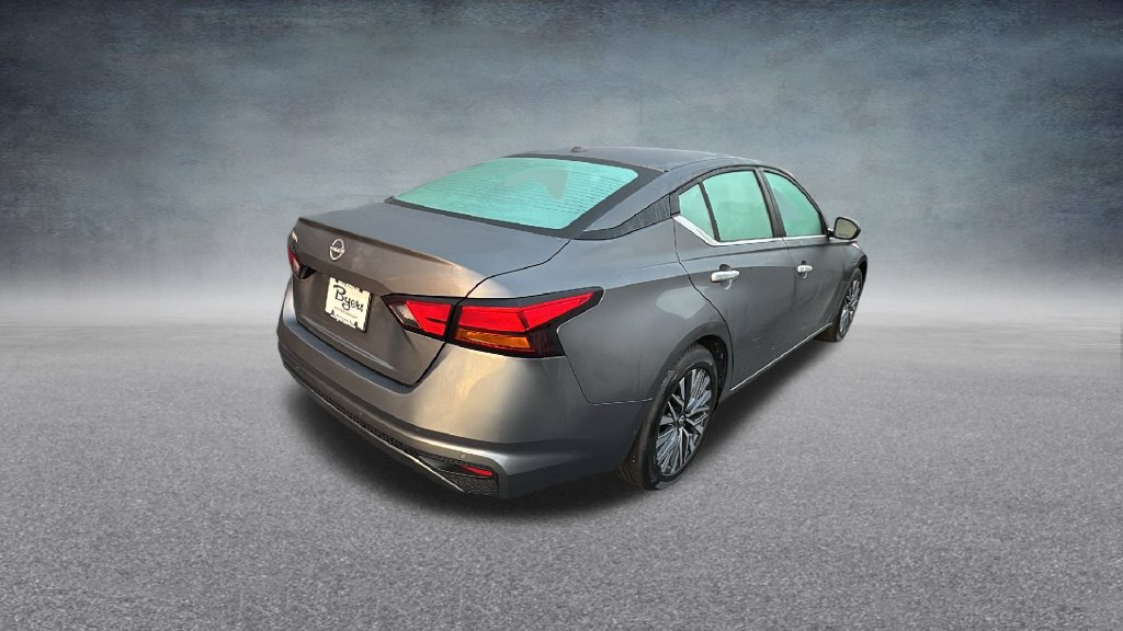 Used 2025 Nissan Altima 2.5 SV FWD image 10