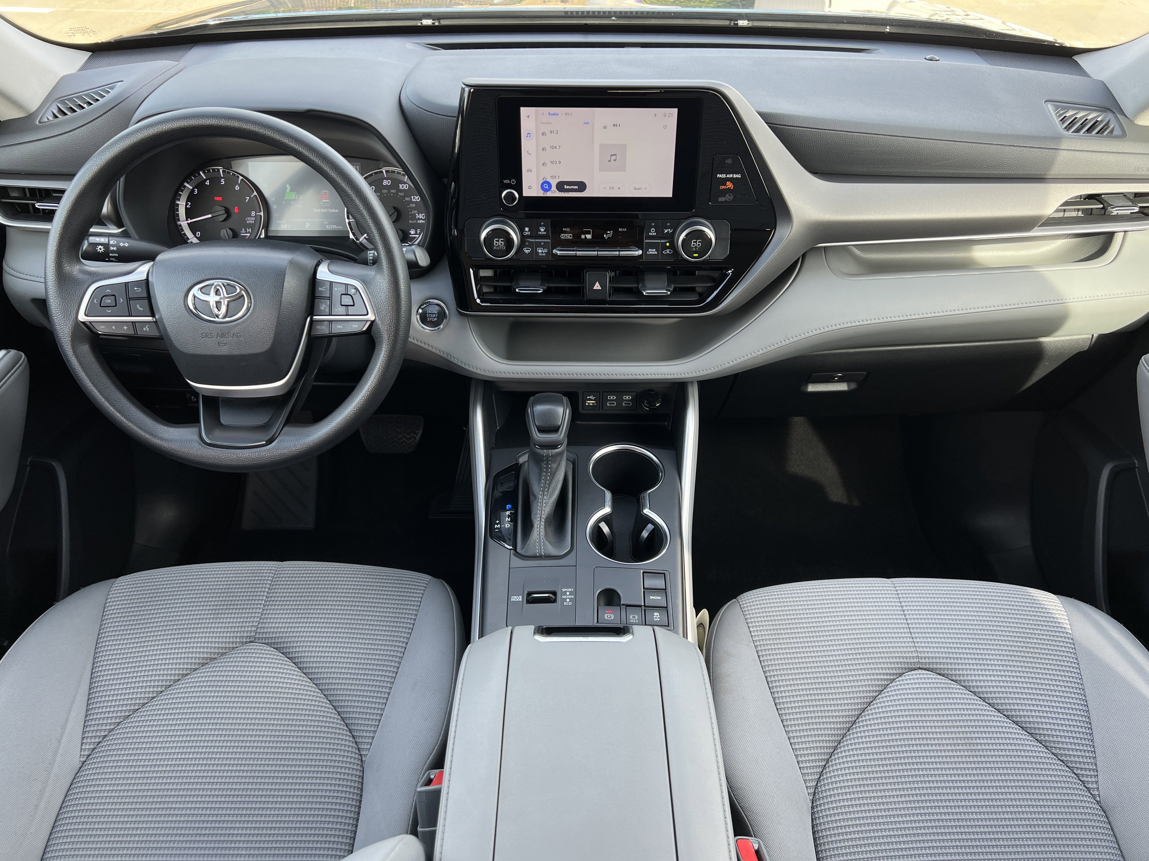 Used 2023 Toyota Highlander L image 15