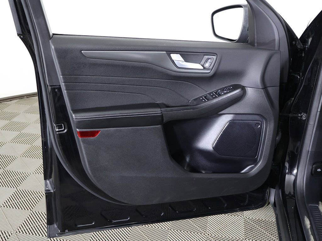 Used 2023 Ford Escape SE w/ Class II Trailer Tow Package image 24