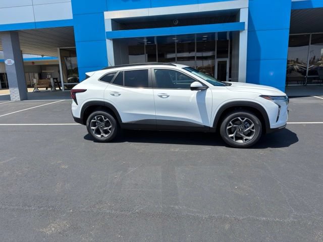 New 2026 Chevrolet Trax LT w/ LT Convenience Package FWD image 3