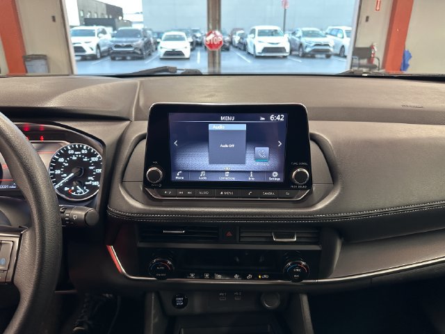 Used 2024 Nissan Rogue SV AWD/4WD image 23