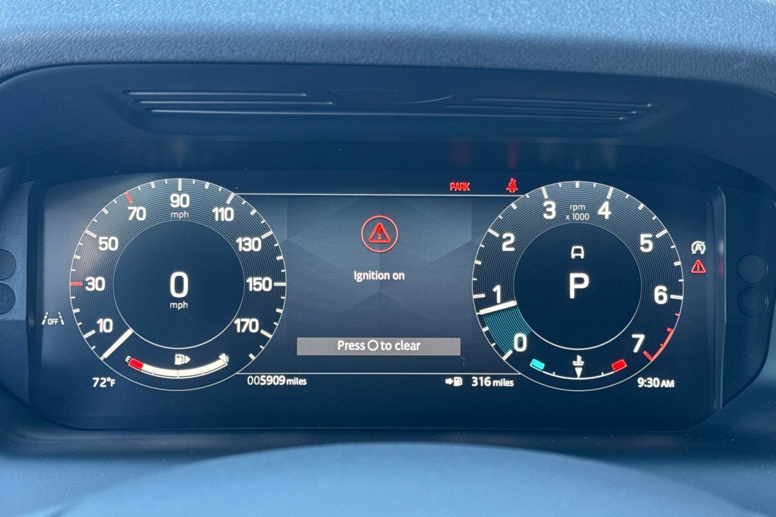 Used 2025 Land Rover Discovery Sport Dynamic SE image 30