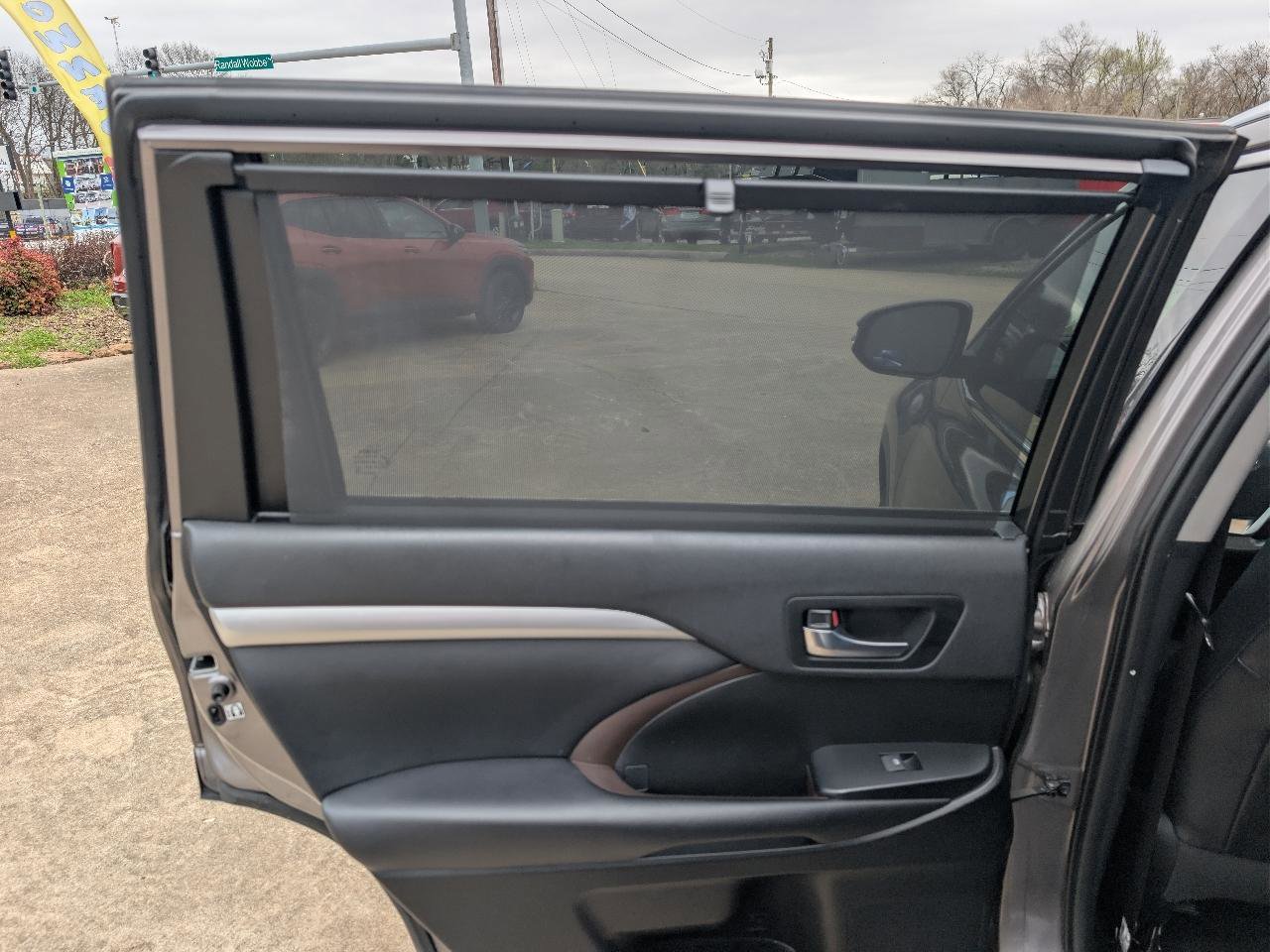 Used 2019 Toyota Highlander XLE AWD/4WD image 13