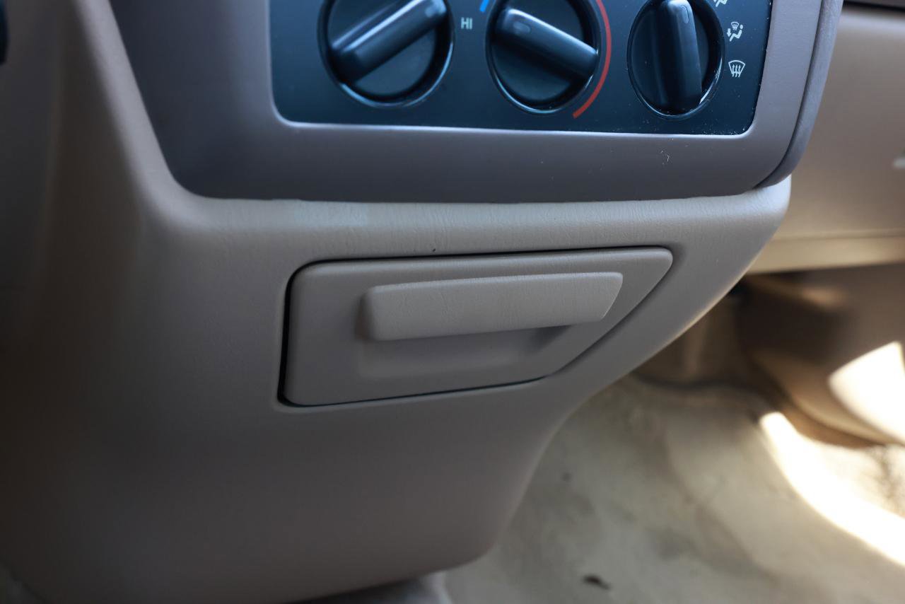 Used 1996 Toyota Avalon XL FWD image 32