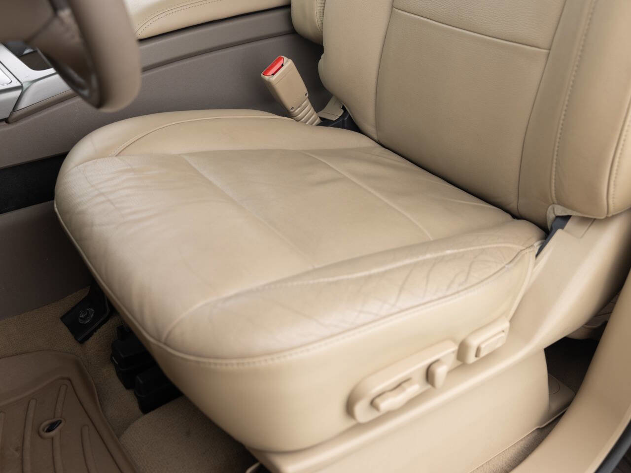 Used 2015 Nissan Armada Platinum image 23