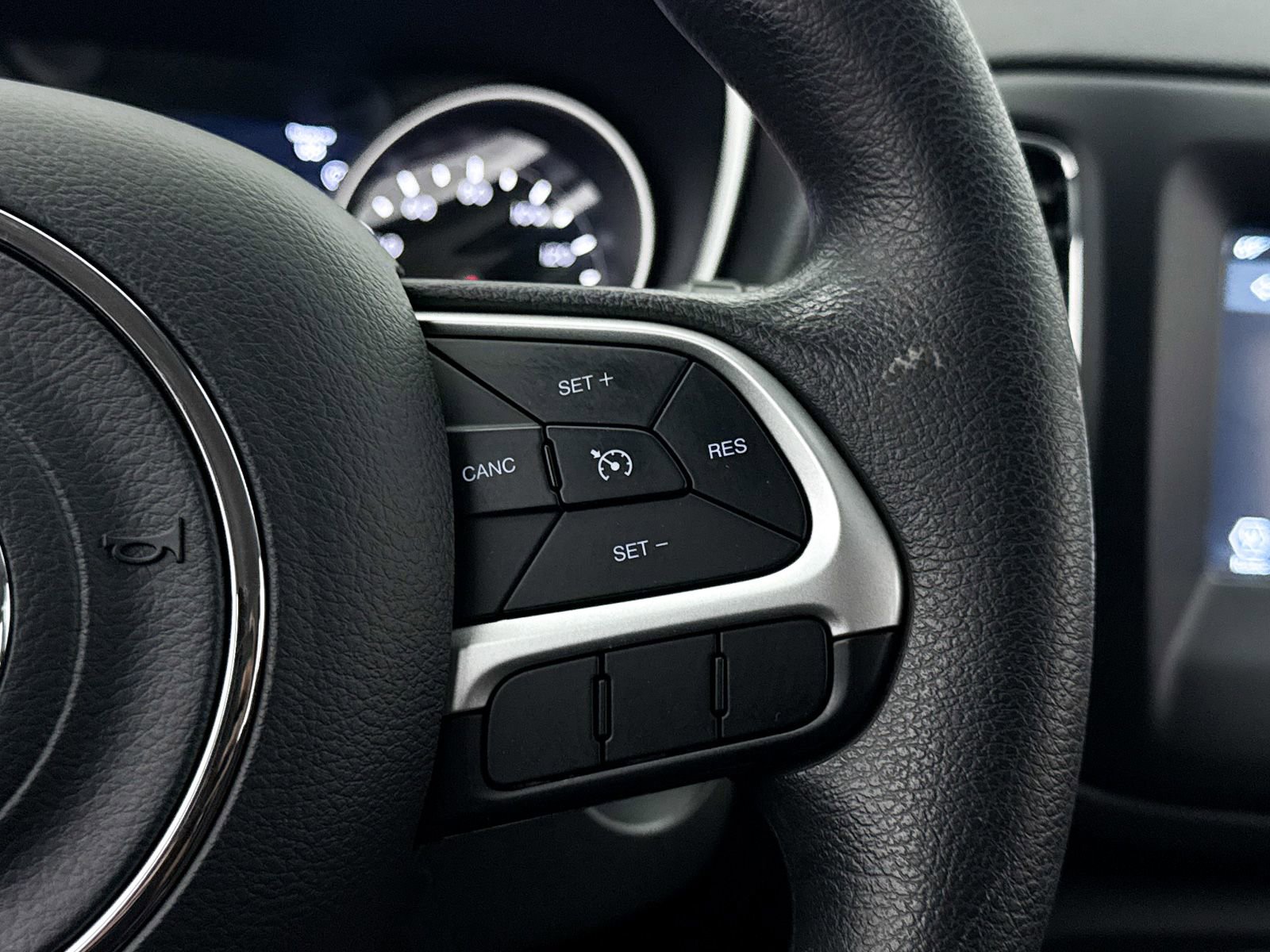 Used 2019 Jeep Compass Sport w/ Tech Group FWD image 32