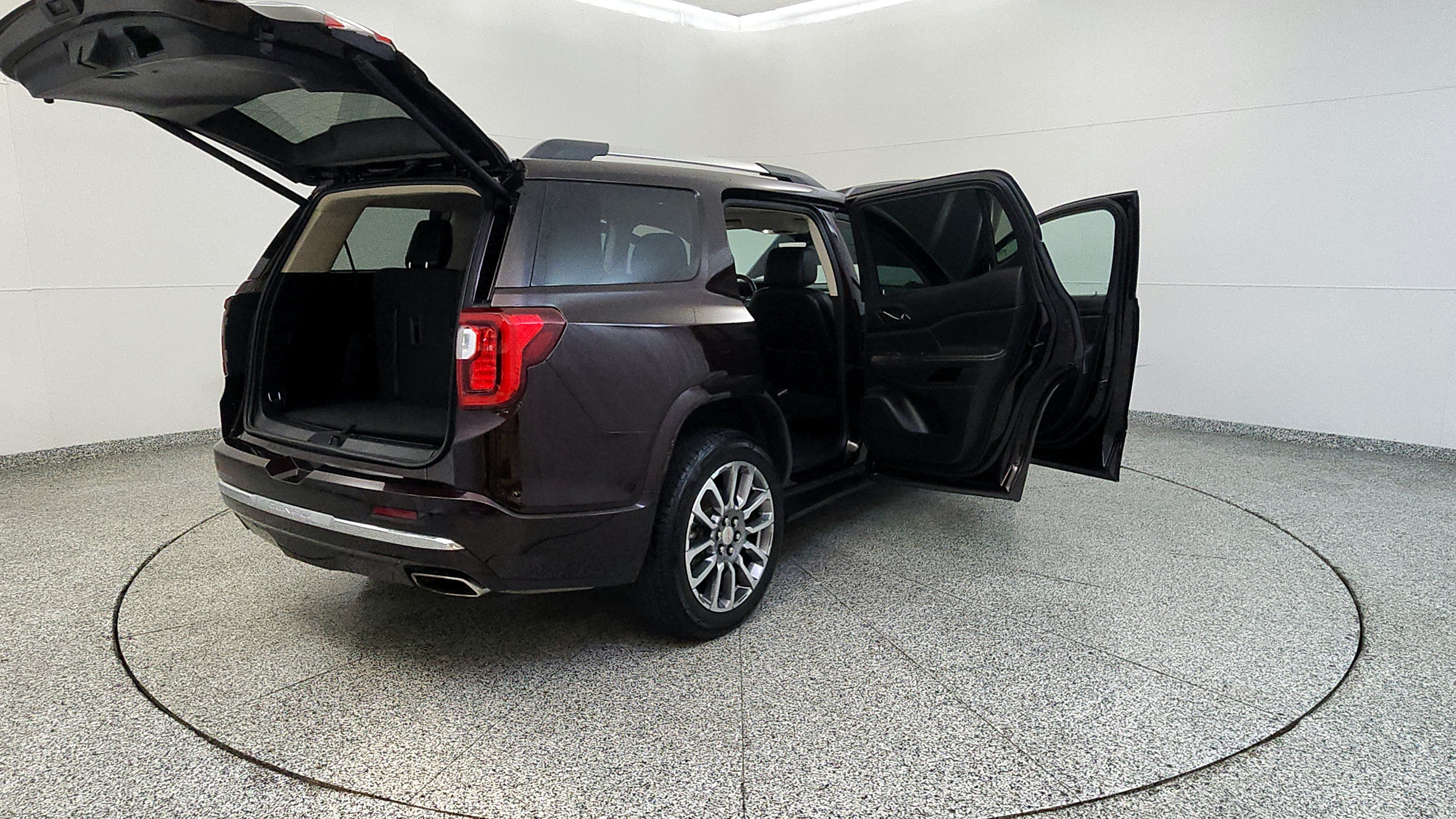 Used 2021 GMC Acadia Denali w/ Denali Ultimate Package AWD/4WD image 11