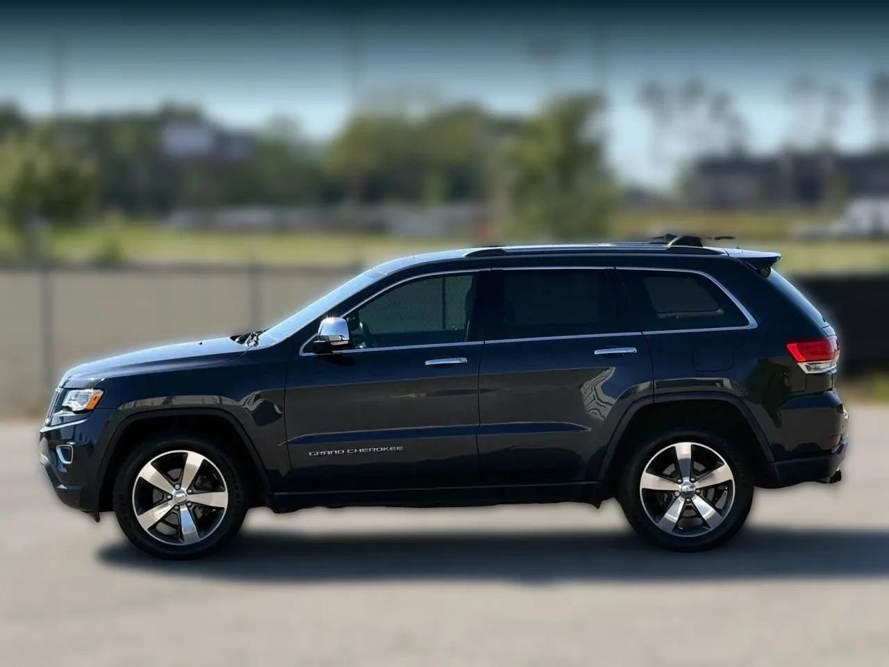 Used 2015 Jeep Grand Cherokee Limited w/ Luxury Group II AWD/4WD image 8