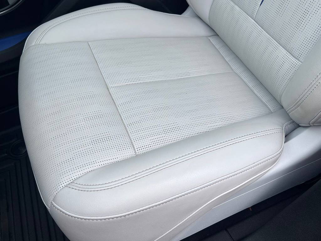 Certified 2024 Cadillac Lyriq Luxury AWD/4WD image 9