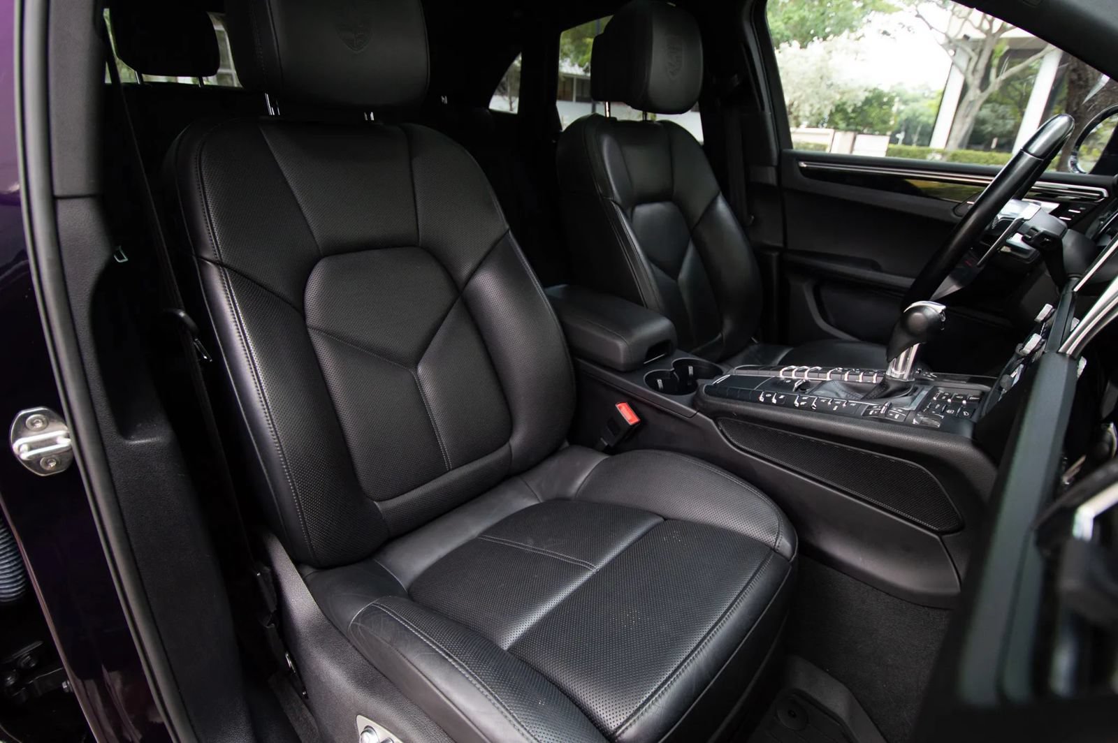 Used 2021 Porsche Macan w/ Premium Package Plus AWD/4WD image 42