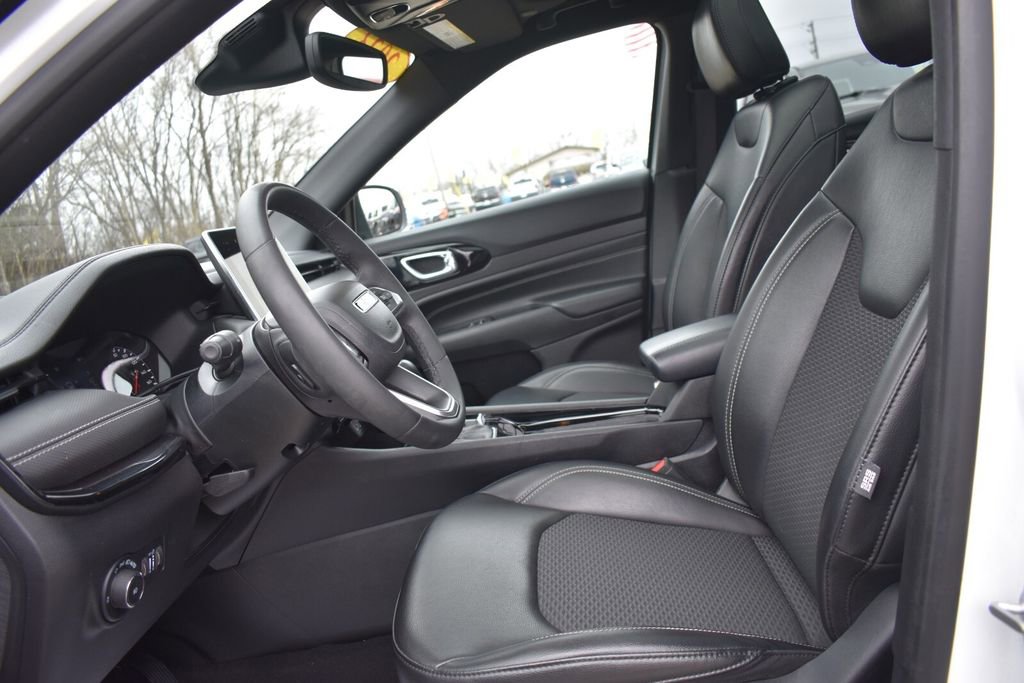 Used 2023 Jeep Compass Altitude w/ Sun and Sound Group image 27