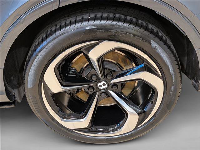 Used 2022 Bentley Bentayga image 25