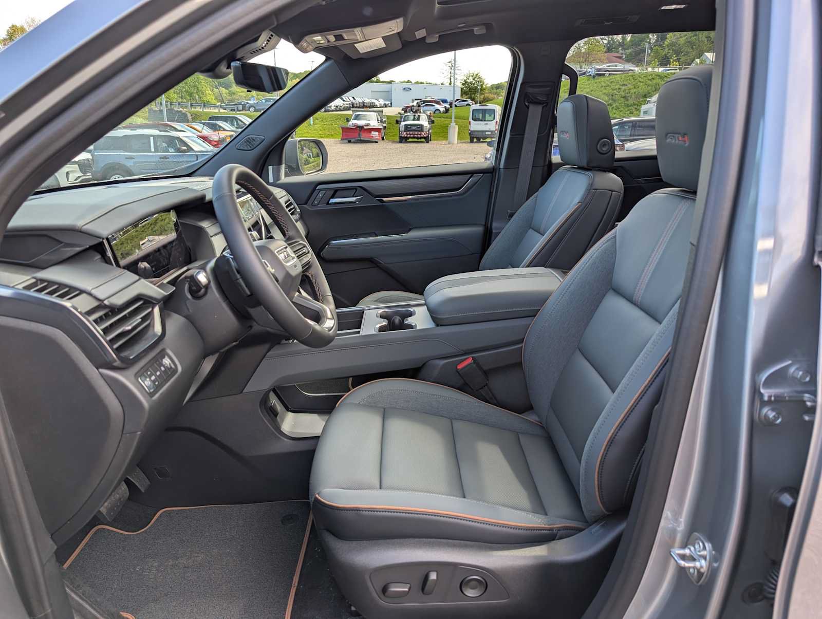 New 2026 GMC Acadia AT4 w/ Luxury Package AWD/4WD image 4
