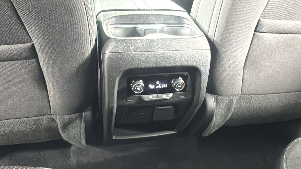 Used 2024 Chevrolet Traverse LT image 38