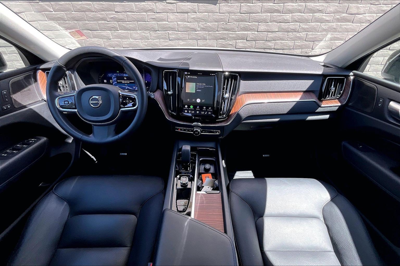 Used 2024 Volvo XC60 B5 Plus w/ Protection Package Premier AWD/4WD image 15