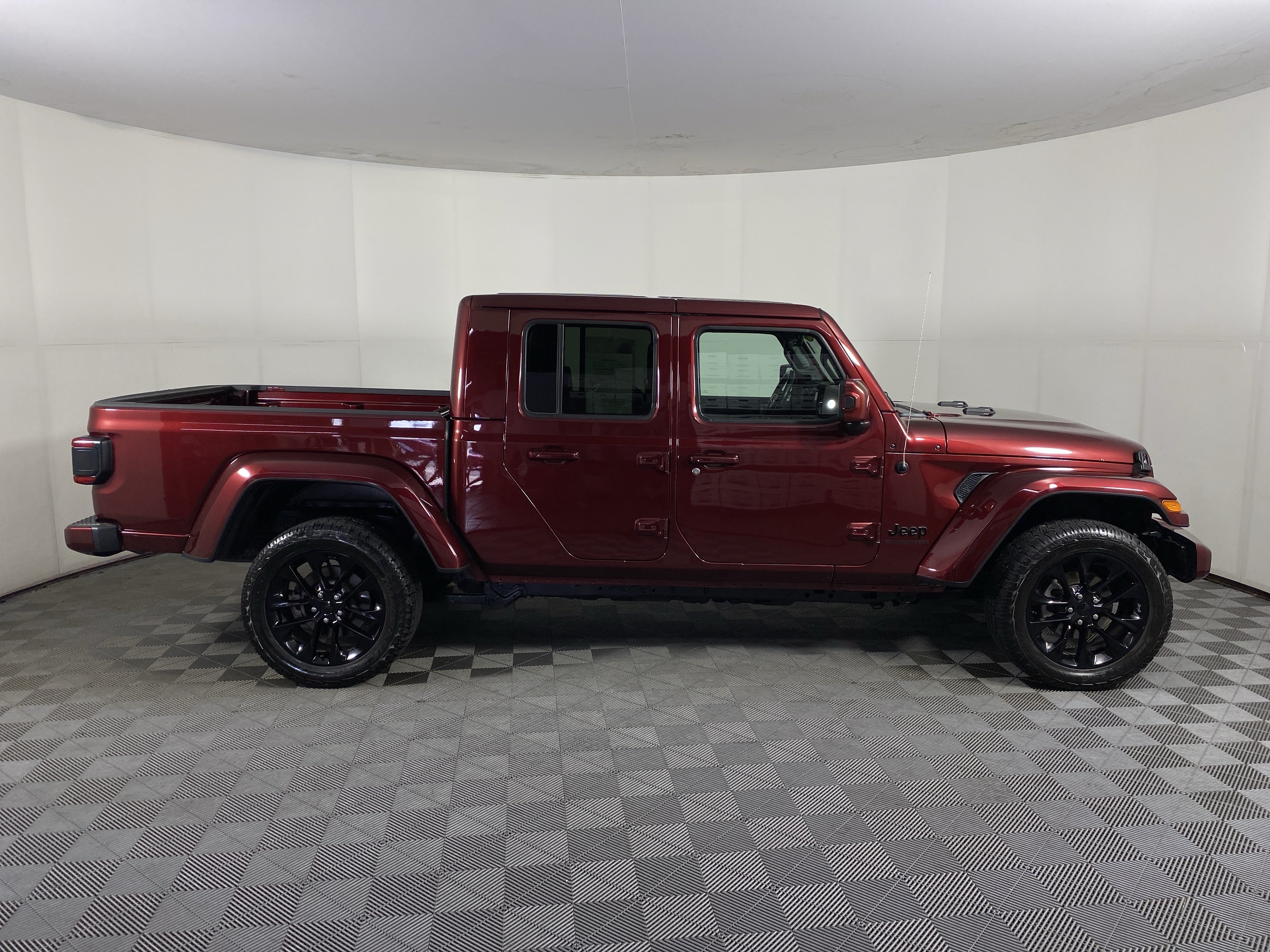 Used 2021 Jeep Gladiator Overland AWD/4WD image 7