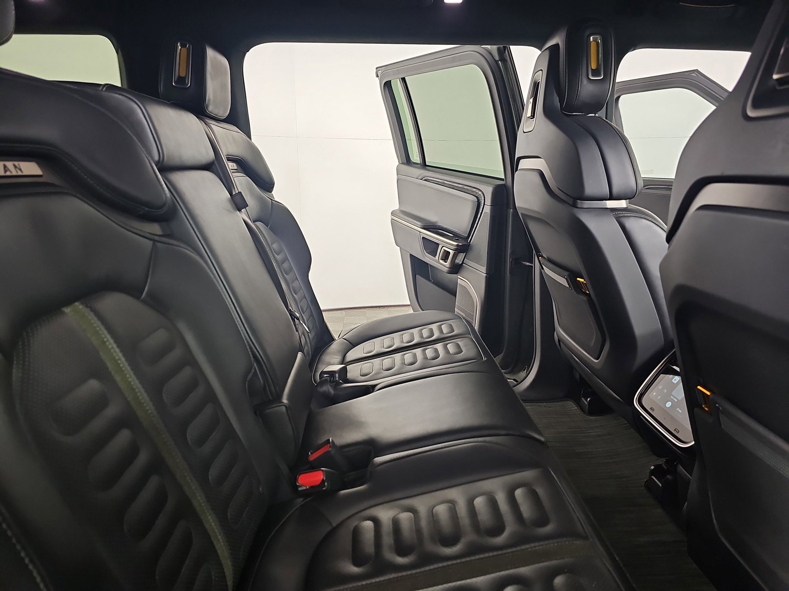 Used 2022 Rivian R1S Launch Edition image 23