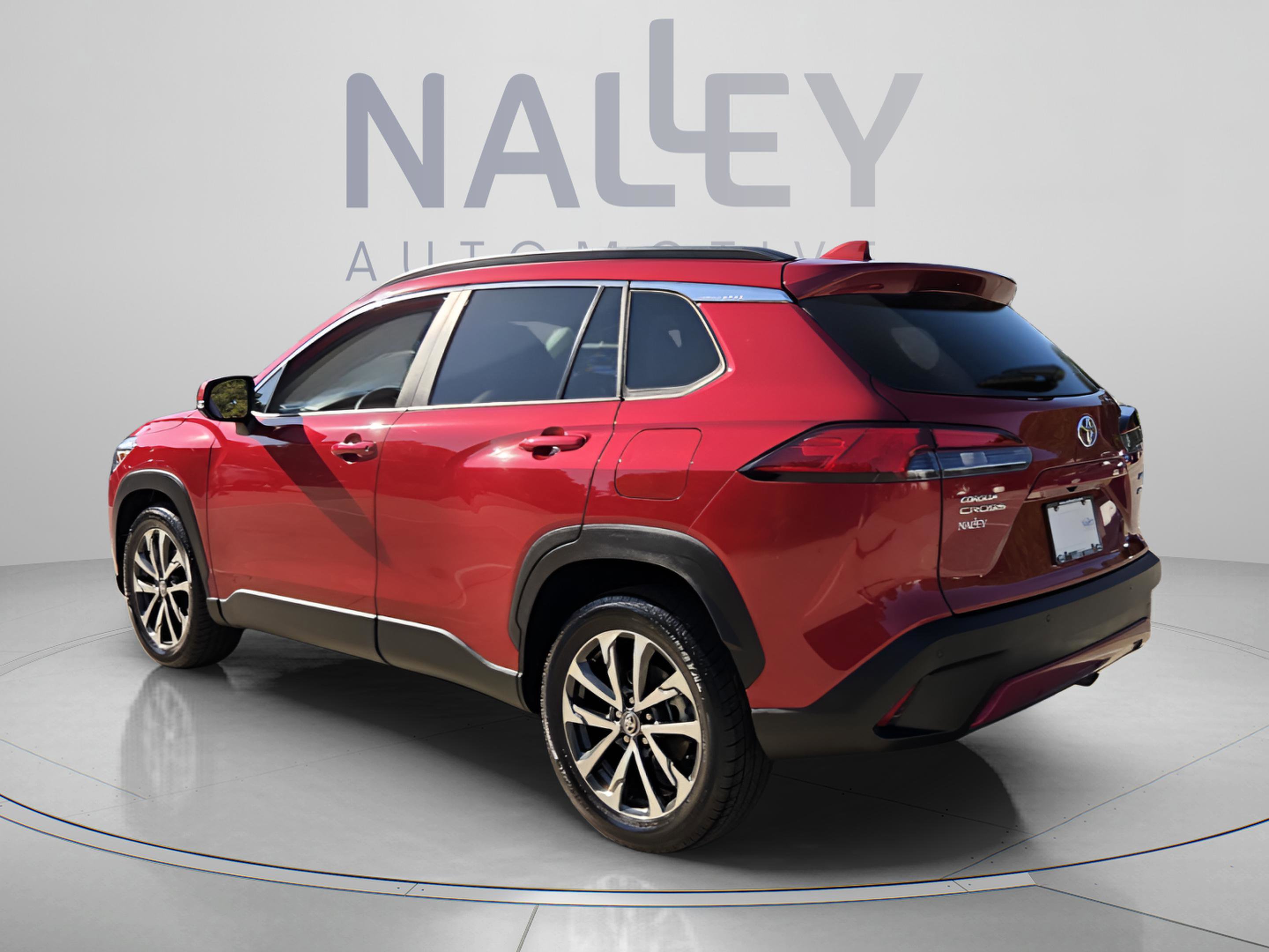 Used 2022 Toyota Corolla Cross XLE w/ Convenience Package AWD/4WD image 3