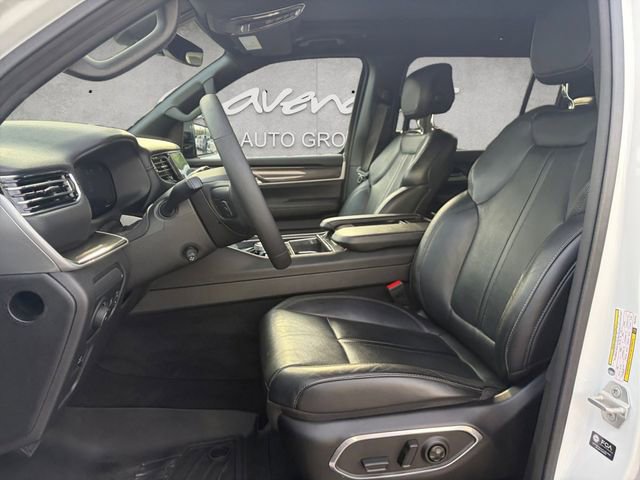 Used 2023 Jeep Wagoneer 4WD w/ Premium Group I image 19