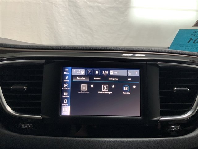 Used 2023 Chrysler Voyager LX image 29