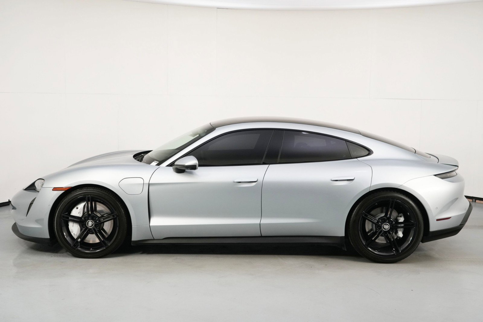 Used 2020 Porsche Taycan 4S w/ Premium Package image 49