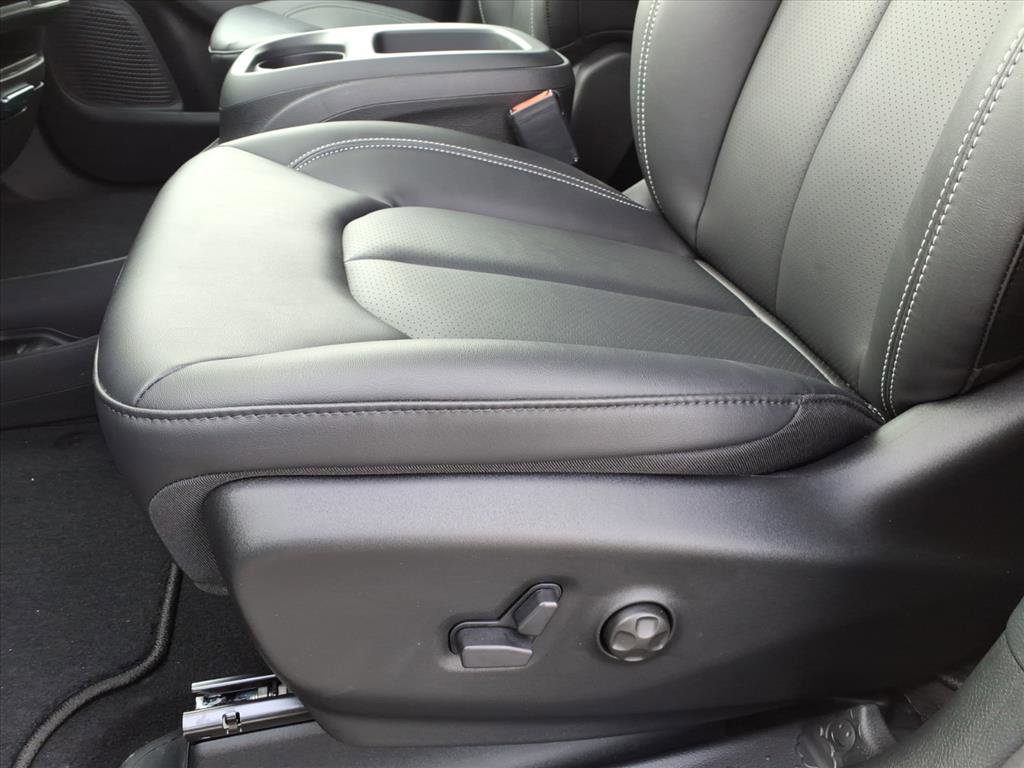 New 2026 Chrysler Pacifica Select image 17
