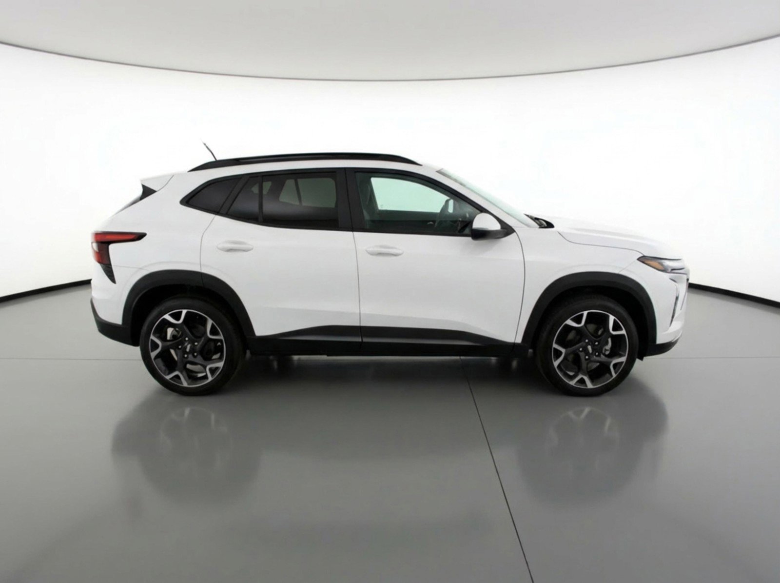 Used 2025 Chevrolet Trax LT image 11