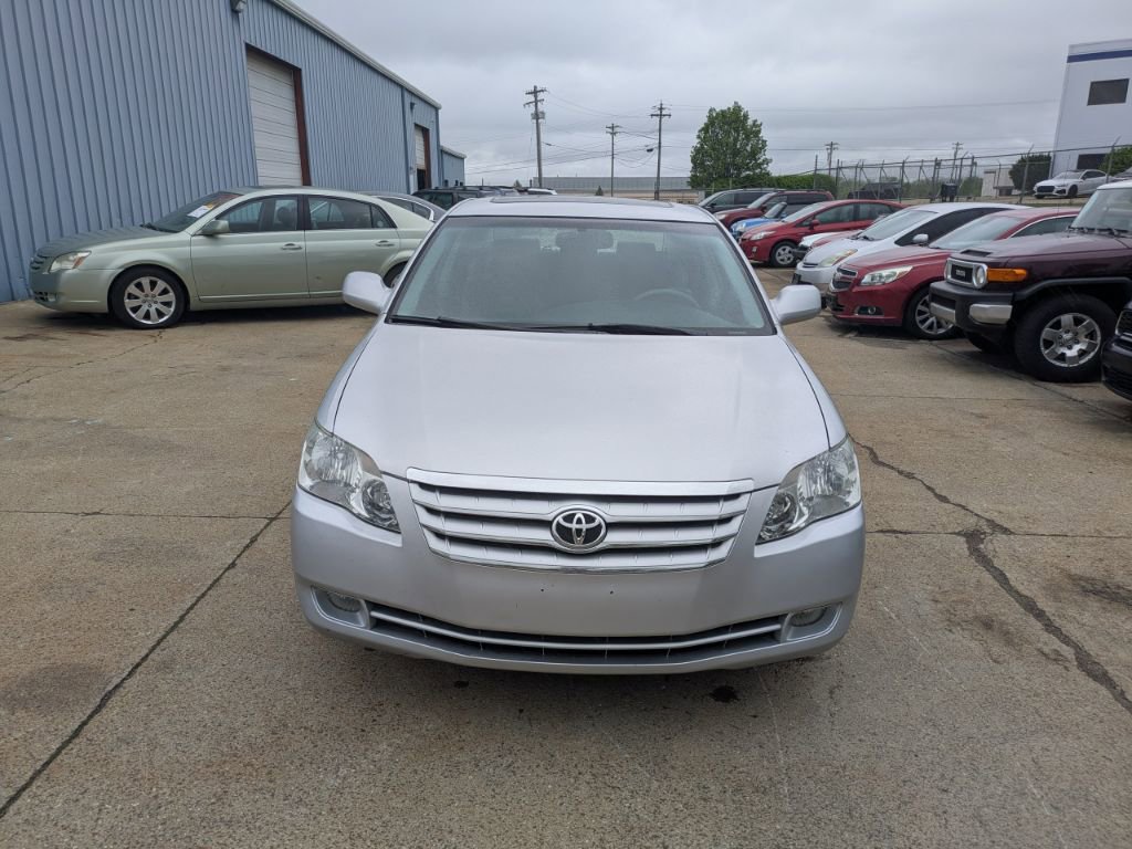 Used 2005 Toyota Avalon XLS FWD image 2