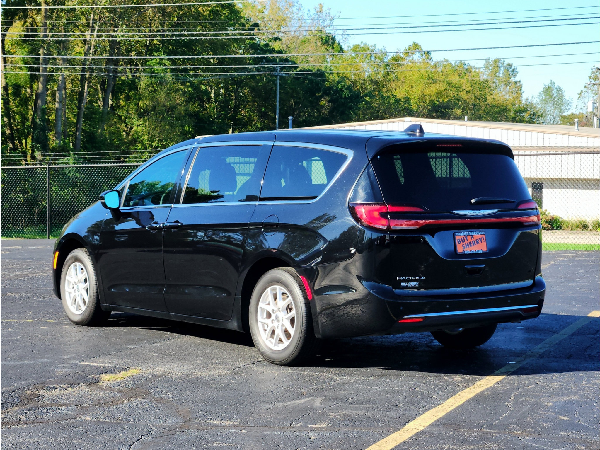 Used 2025 Chrysler Pacifica Select FWD image 11
