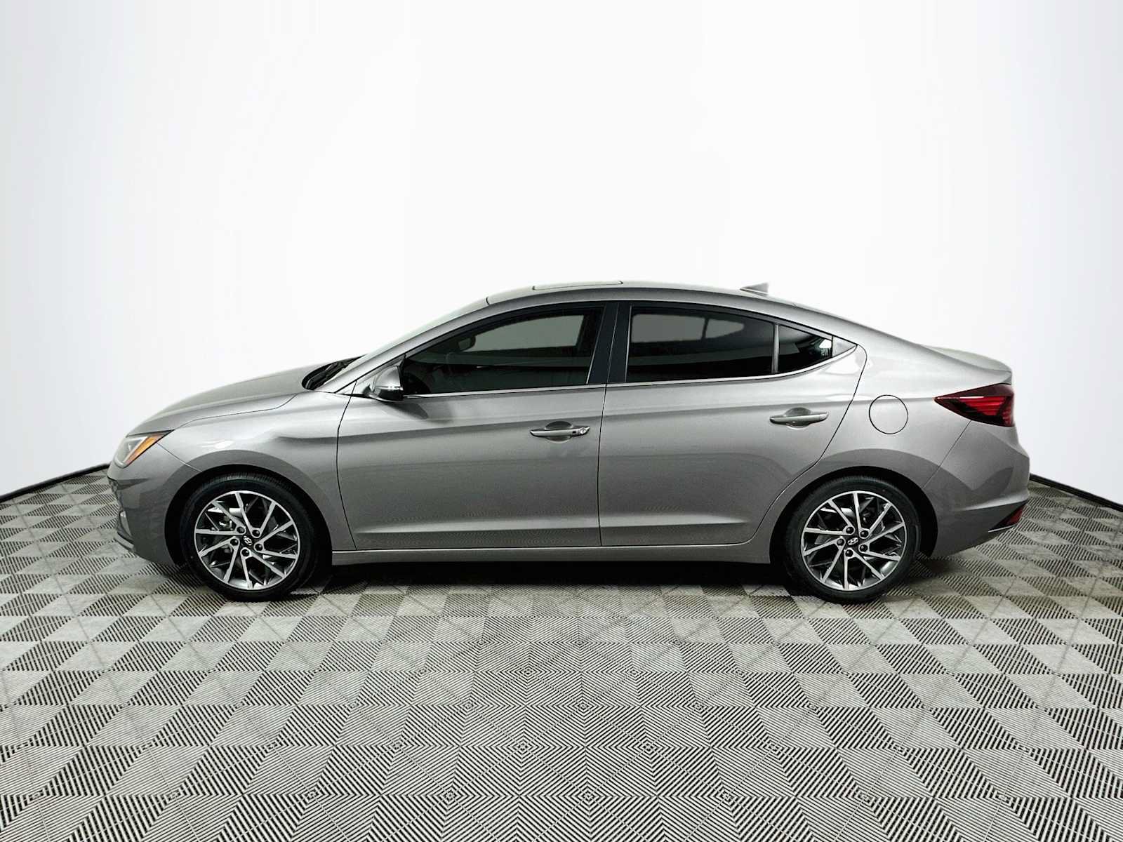 Used 2020 Hyundai Elantra Limited w/ Ultimate Package 03 FWD image 4