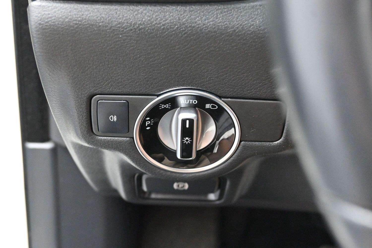 Used 2018 INFINITI QX30 FWD image 25
