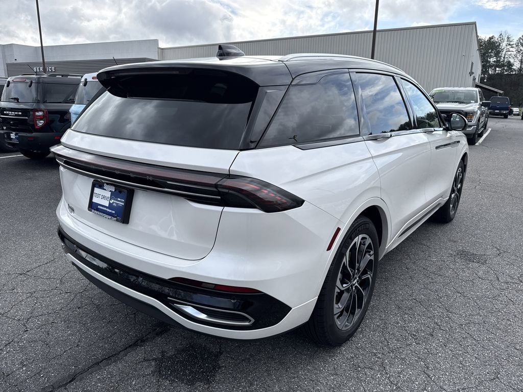 Used 2026 Lincoln Nautilus Reserve image 7