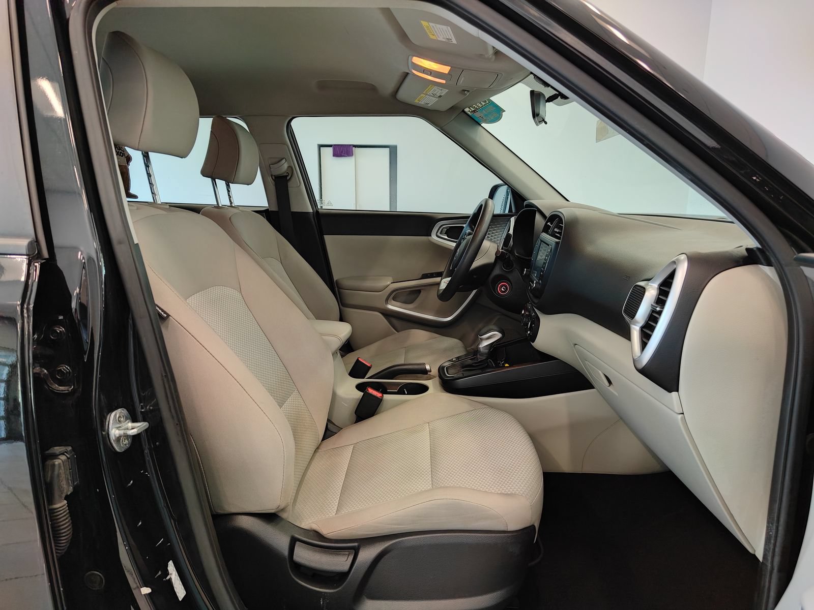 Used 2020 Kia Soul LX FWD image 14