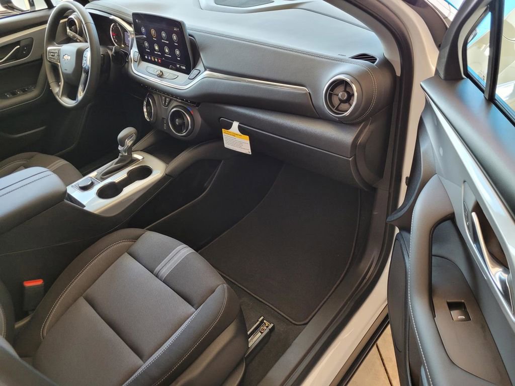 New 2025 Chevrolet Blazer LT image 6