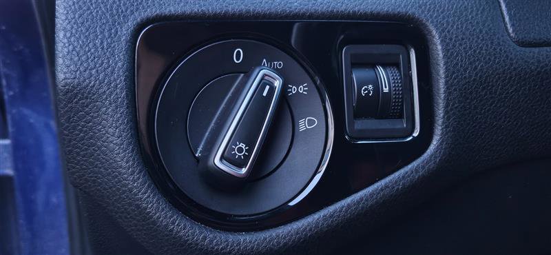 Used 2018 Volkswagen Golf R 4-Door image 14