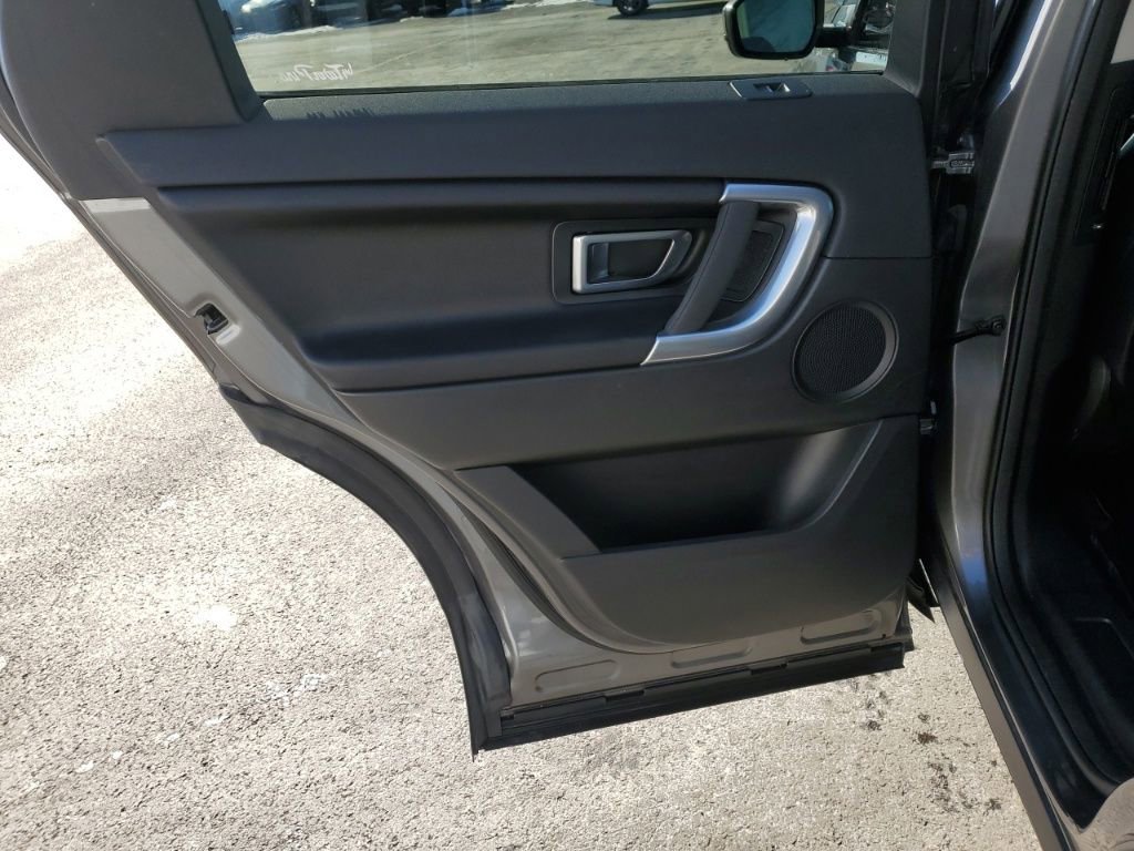 Used 2017 Land Rover Discovery Sport SE image 25