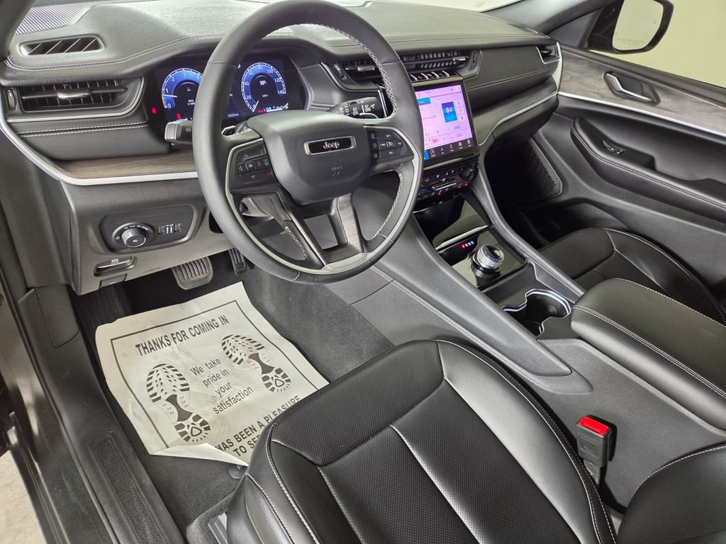 Used 2024 Jeep Grand Cherokee Limited w/ Luxury Tech Group II RWD image 17