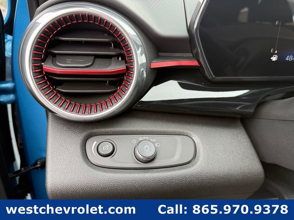 New 2026 Chevrolet Trax RS w/ Sunroof Package FWD image 24